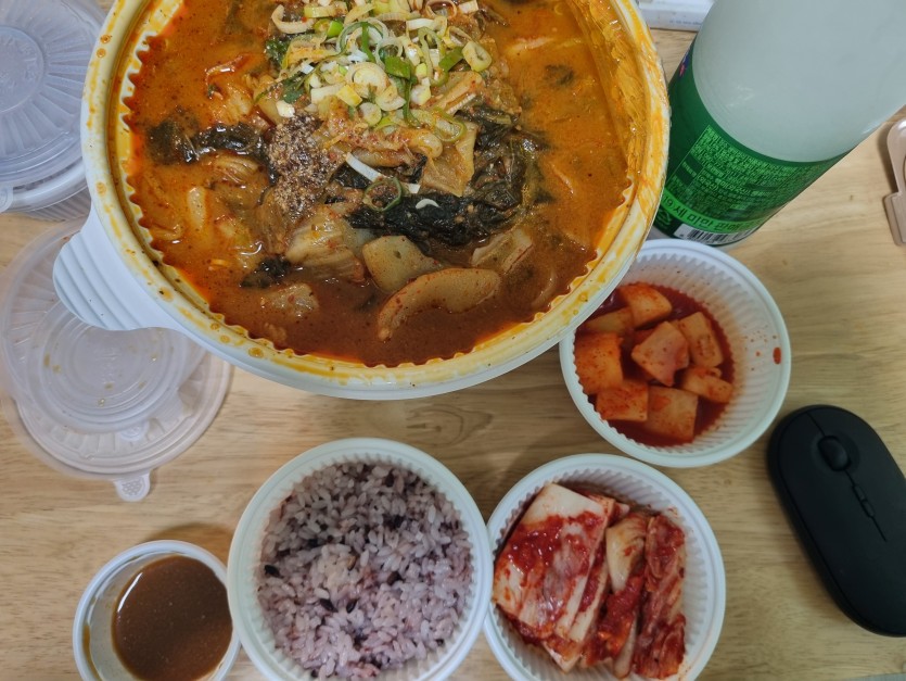야식 도착 많이 줬네요(0)