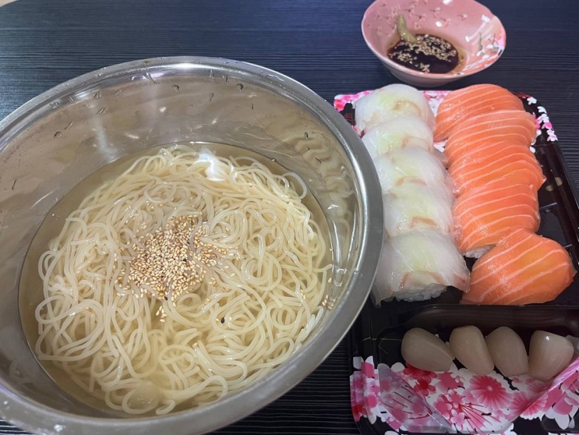 초밥 밀면 셋트에요(0)