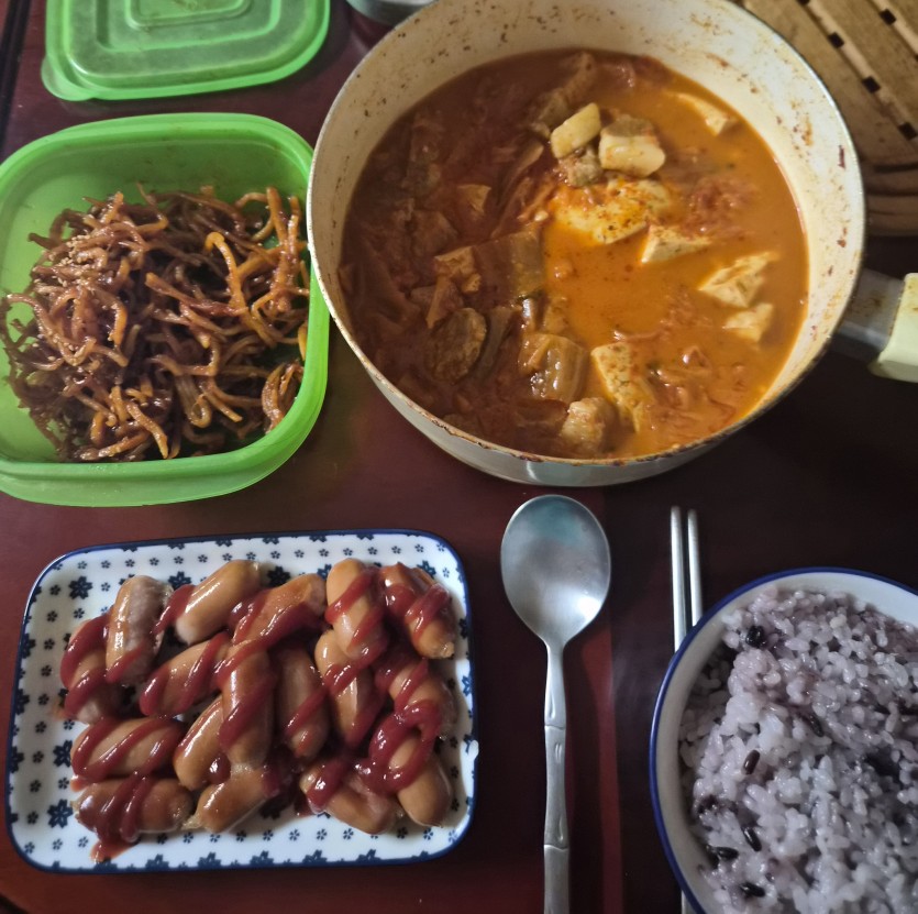 으 이제 밥을(0)