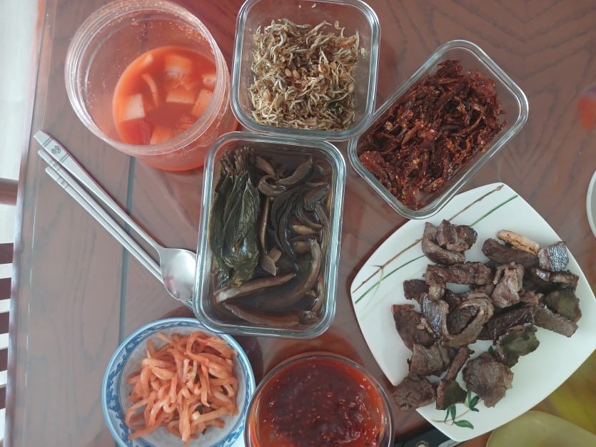 저 밥먹고올게요~!네(0)