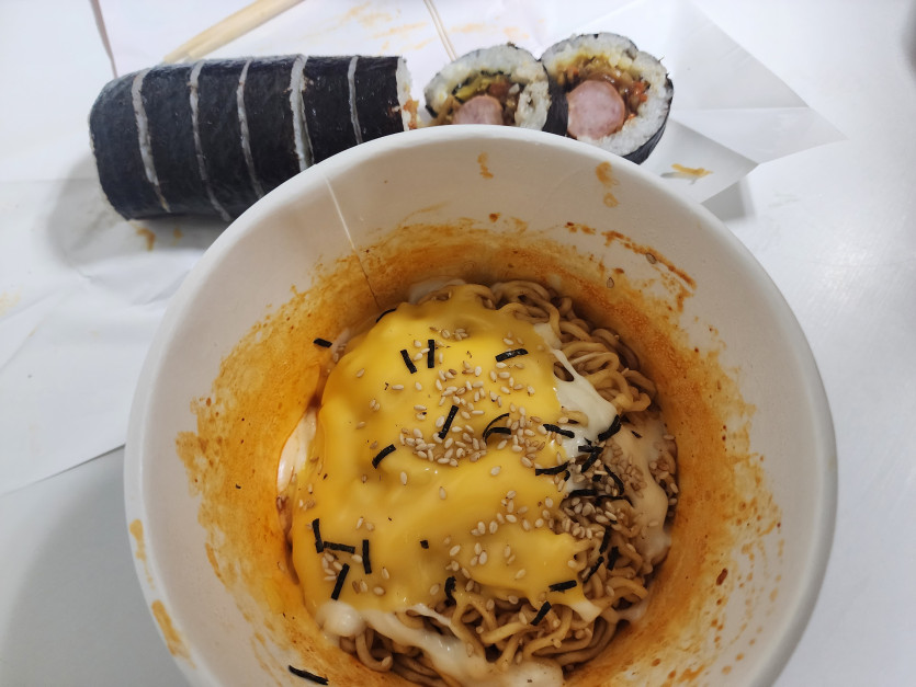 야식으로  불닭 with 치즈   김밥(0)