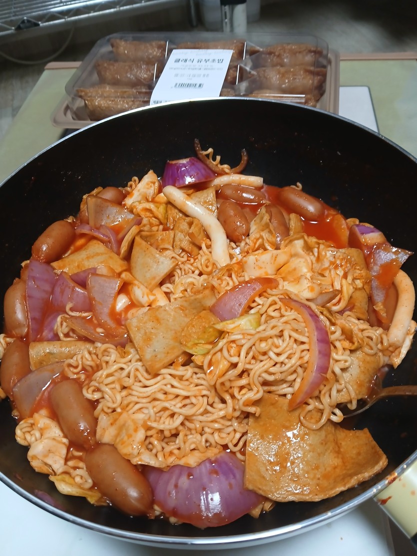 간만에 떡볶이 먹엇네요(0)
