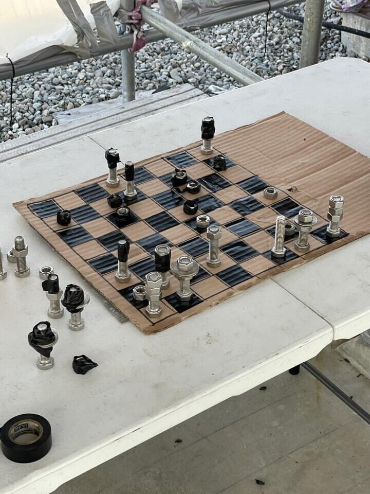 공사현장에서 체스 두는 방법(0)
