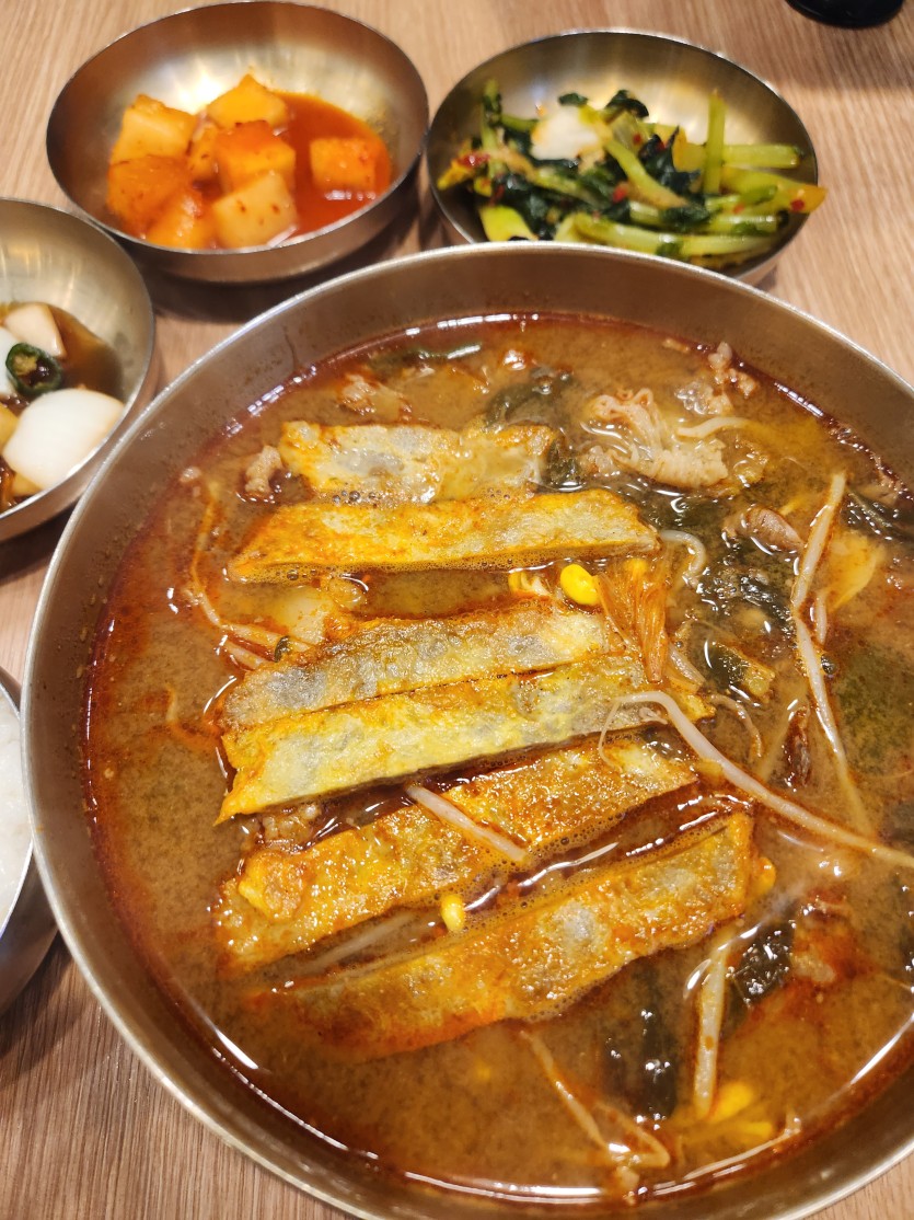 국밥먹으러왓습니당(0)