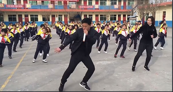 밑에층에서 화장실 담배 오지게펴서(0)