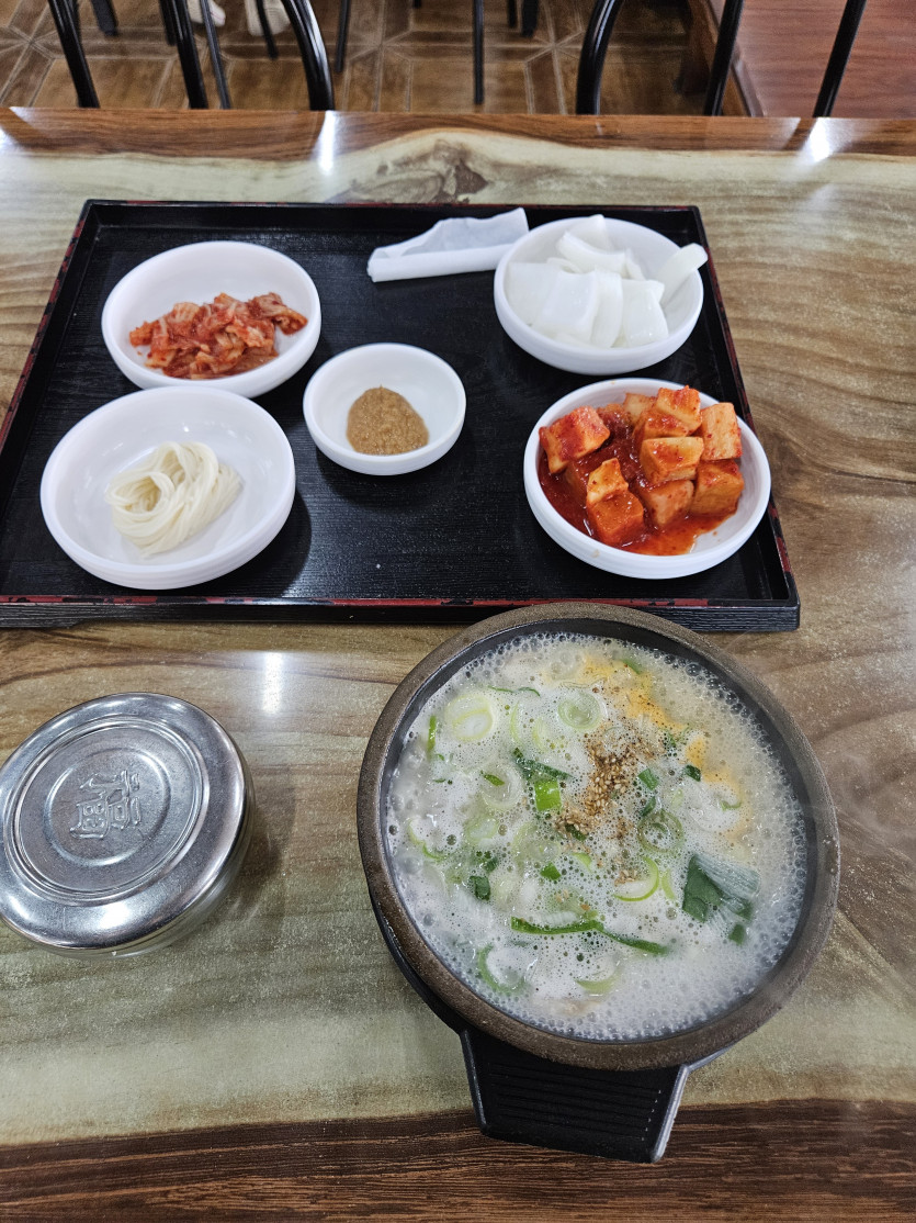 맨날 아침에 김밥1줄 먹었는데(0)