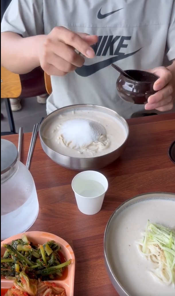 전라도 아재가 콩국수에 설탕 넣는 양(0)