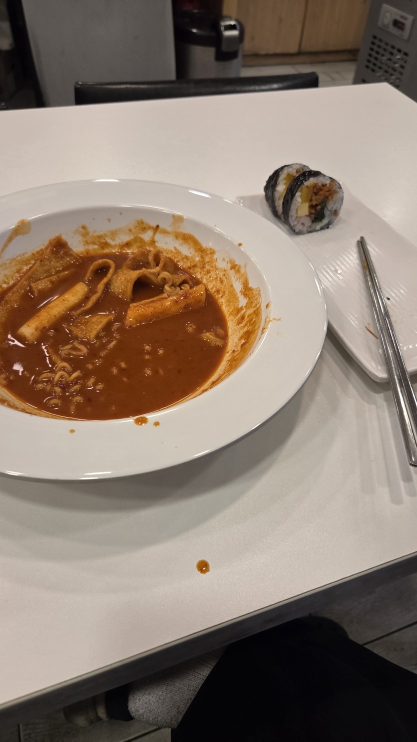 의외로 라볶이가 양이 많네요ㅋㅋ(0)