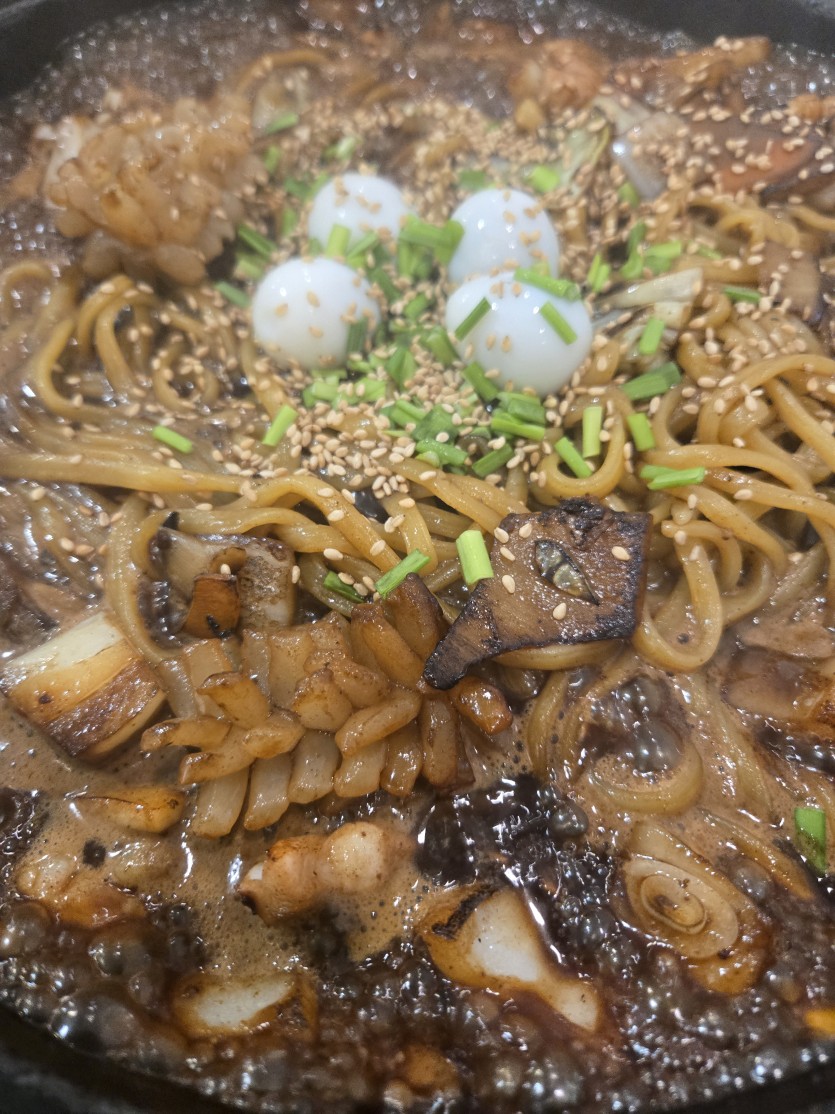 아주 핵 거칠게 먹어보겠습니다(0)