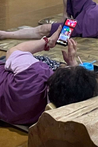 공공장소에서 도박하는사람 본적 있나요(0)
