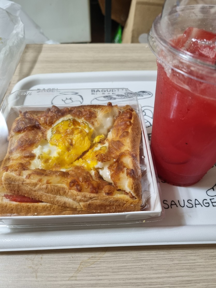 수박쥬스랑 햄계란치즈토스트!!(0)
