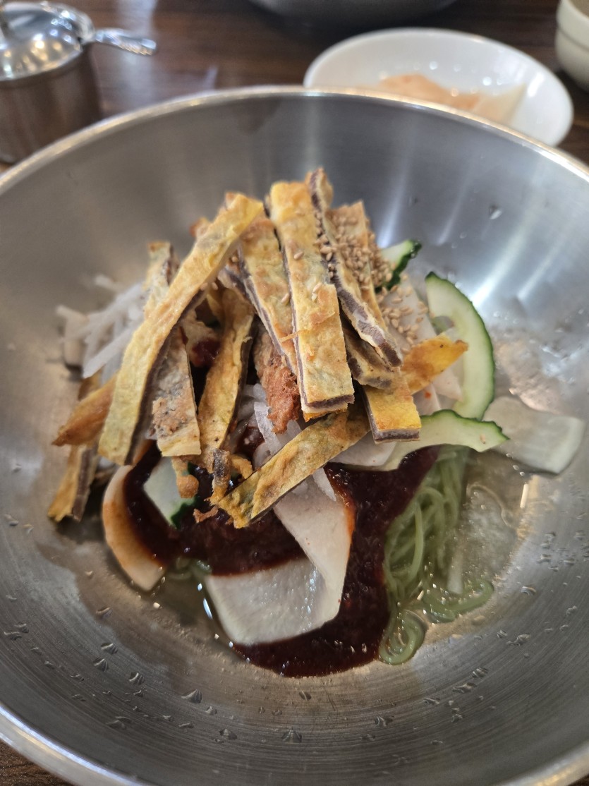 아주 핵거칠게 먹어볼게요(0)