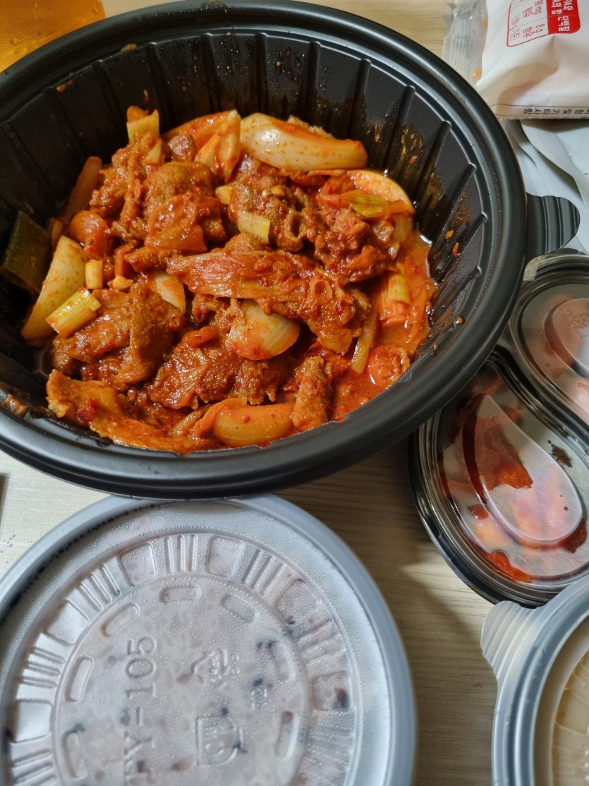 못참고 배고파서 김치제육 시켯습니다(0)
