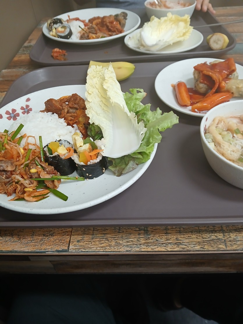 입맛도 없는데 사장하고 점심했네요(0)